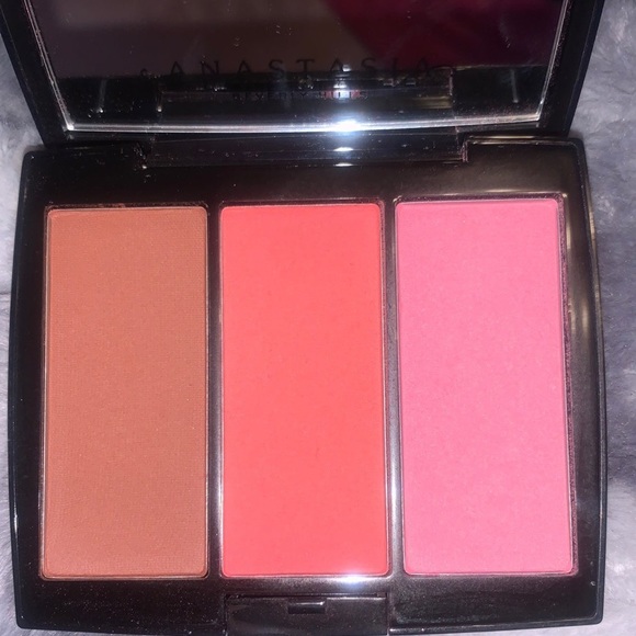 Anastasia Beverly Hills Blush Trio and Liquid Glow Makeup Bundle - Picture 2 of 6